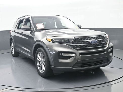 Used 2020 Ford Explorer XLT w/ Equipment Group 202A image 9