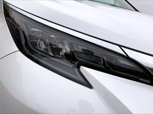 Used 2024 Toyota Sienna LE image 27