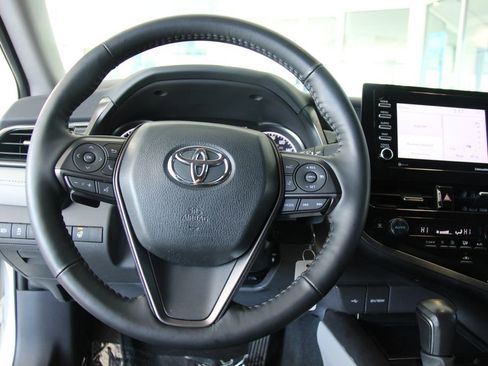 Used 2024 Toyota Camry SE image 13