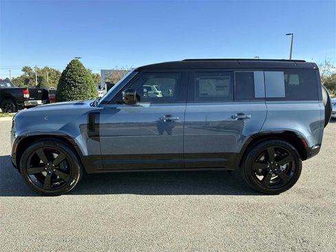 New 2026 Land Rover Defender 110 X-Dynamic SE image 2