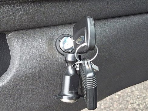 Used 2002 Ford Thunderbird image 24