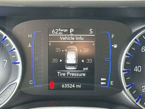 Used 2023 Chrysler Voyager LX image 16