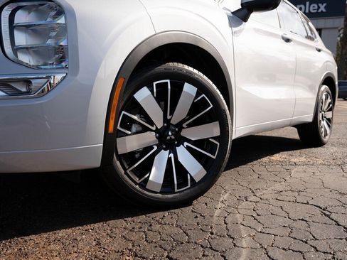 New 2026 Mitsubishi Outlander SEL image 2