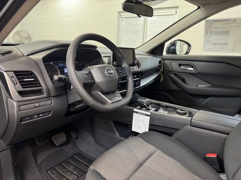 Certified 2026 Nissan Rogue SV AWD/4WD image 12