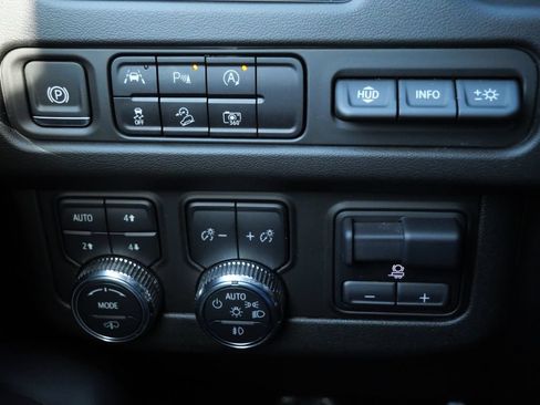 Used 2024 GMC Yukon AT4 w/ AT4 Premium Plus Package AWD/4WD image 14