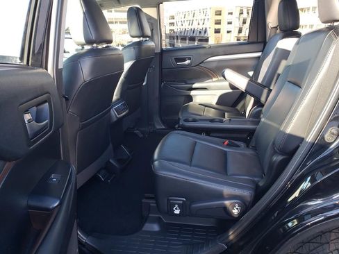 Used 2019 Toyota Highlander XLE image 31