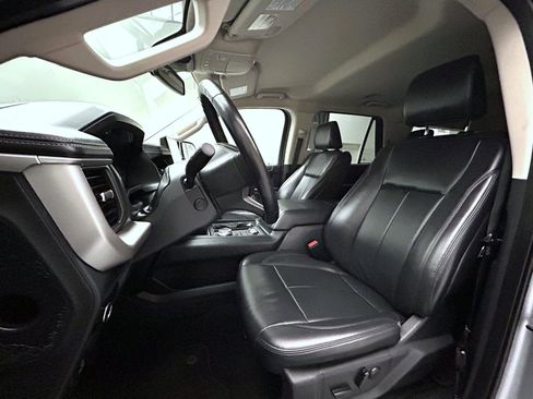 Used 2024 Ford Expedition Max XLT image 10