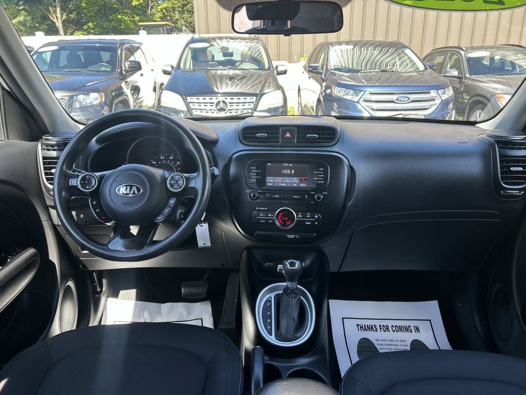 Used 2017 Kia Soul + FWD image 17