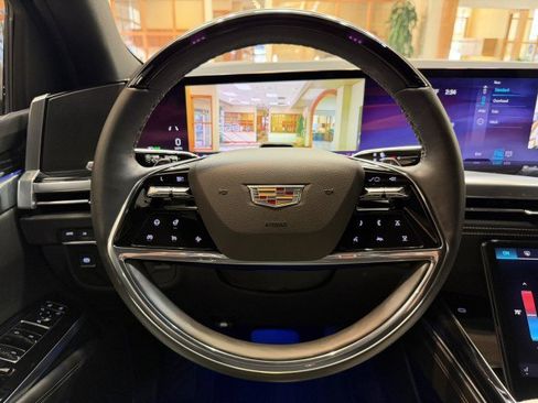 Used 2025 Cadillac Escalade ESV Sport w/ Touring Package image 8