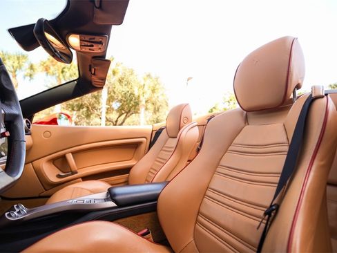 Certified 2014 Ferrari California image 39