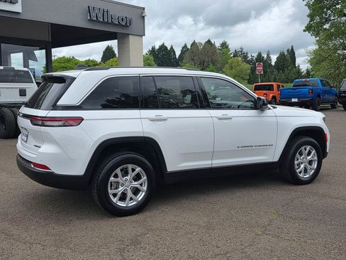 Used 2023 Jeep Grand Cherokee Limited AWD/4WD image 32