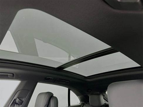 Used 2025 Porsche Macan Electric image 23