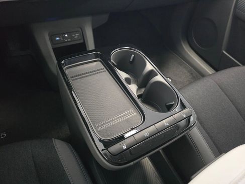 New 2026 Hyundai Ioniq 5 SE AWD/4WD image 32