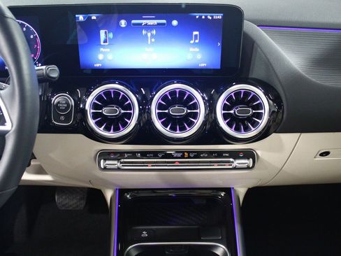 Used 2025 Mercedes-Benz GLA 250 4MATIC image 22