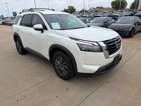 Used 2023 Nissan Pathfinder SV AWD/4WD image 7
