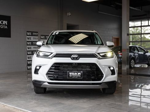 Certified 2024 Toyota Grand Highlander AWD image 3