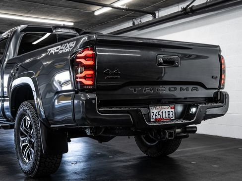 Used 2020 Toyota Tacoma TRD Sport w/ Technology Package AWD/4WD image 16