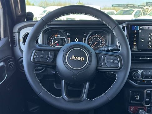 Used 2025 Jeep Wrangler Willys image 12