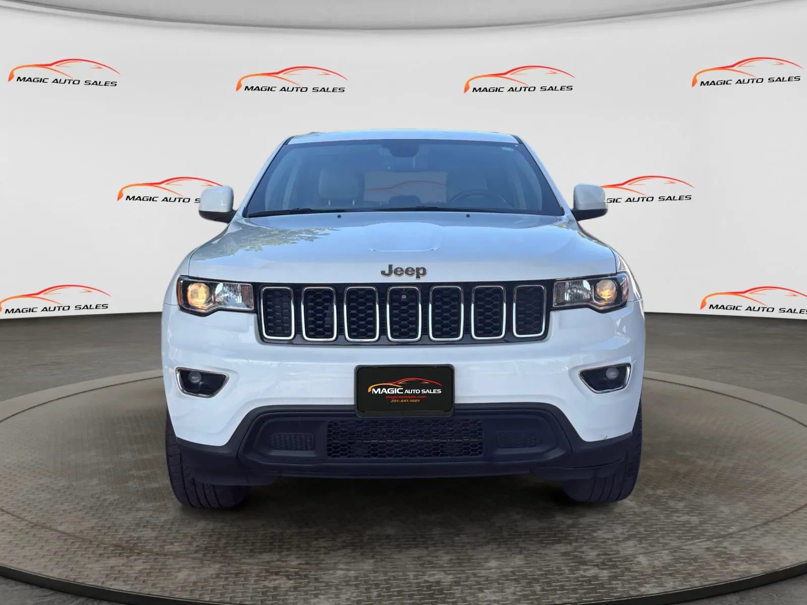Used 2022 Jeep Grand Cherokee Laredo E AWD/4WD image 3