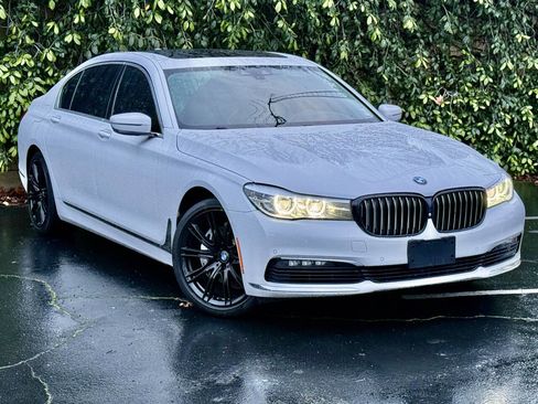 Used 2018 BMW 740i image 1