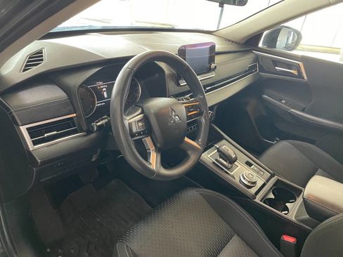 Used 2022 Mitsubishi Outlander ES image 12