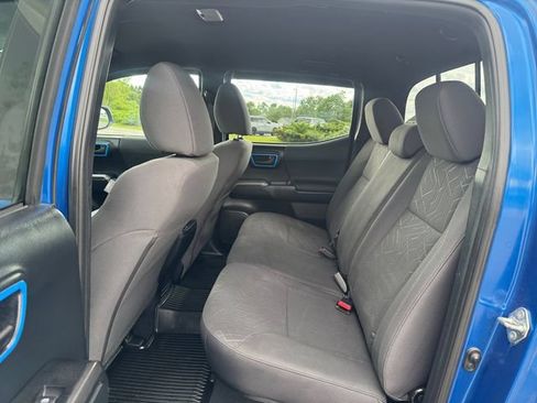 Used 2017 Toyota Tacoma TRD Sport w/ Tow Package (A/T) AWD/4WD image 16