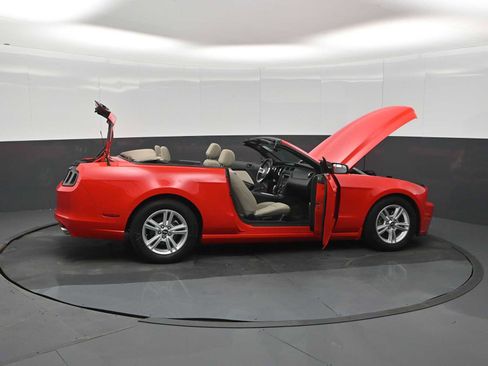 Used 2014 Ford Mustang Convertible w/ Equipment Group 102A RWD image 44