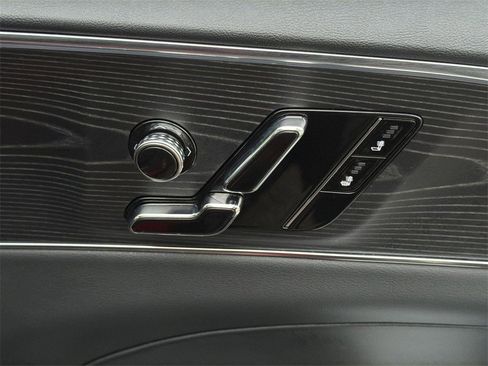 Certified 2024 Cadillac Lyriq Luxury image 32