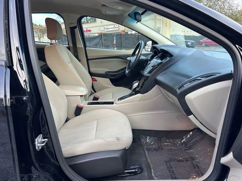 Used 2018 Ford Focus SE w/ Cold Weather Package image 8