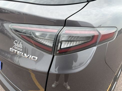 Used 2025 Alfa Romeo Stelvio Sprint w/ Convenience Package AWD/4WD image 19