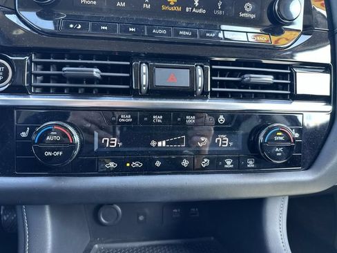 Used 2023 Nissan Pathfinder SL AWD/4WD image 18