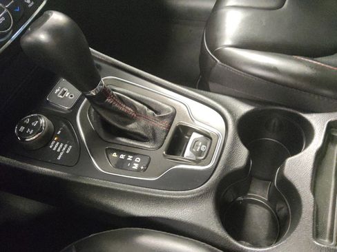 Used 2022 Jeep Cherokee Trailhawk image 26