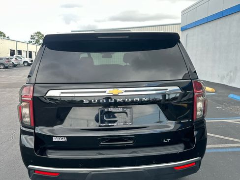 Used 2024 Chevrolet Suburban LT RWD image 4