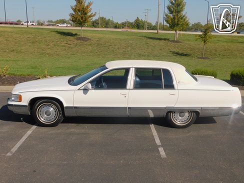 Used 1995 Cadillac Fleetwood Brougham RWD image 10