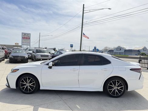 Used 2021 Toyota Camry SE image 4
