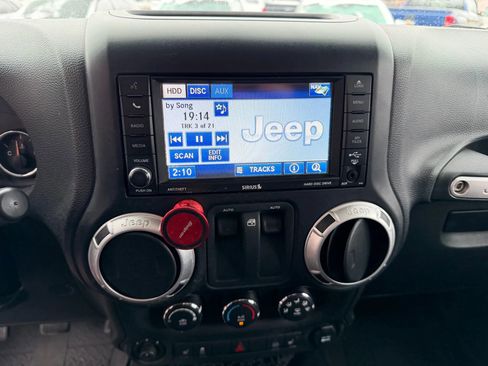 Used 2012 Jeep Wrangler Rubicon w/ PWR Convenience Group image 17