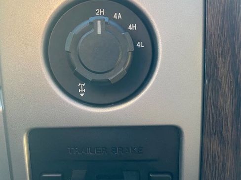 Used 2014 Ford F150 Lariat w/ Lariat Chrome Package image 27