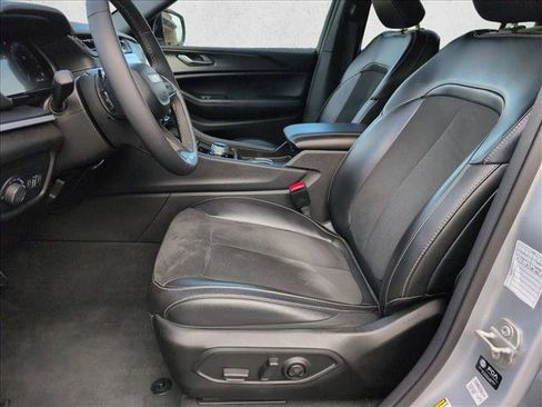 Used 2024 Jeep Grand Cherokee L Laredo AWD/4WD image 16