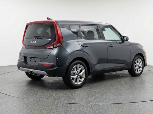 Used 2025 Kia Soul LX w/ LX Technology Package FWD image 9