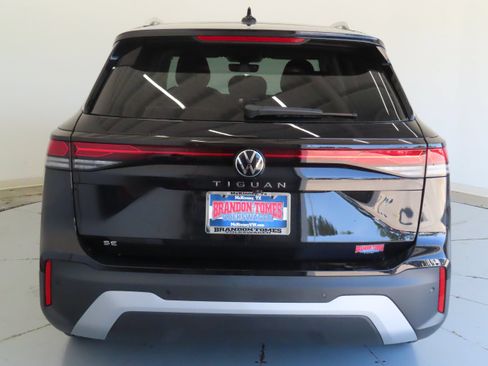 New 2026 Volkswagen Tiguan SE FWD image 4