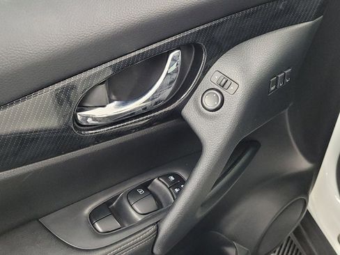Used 2020 Nissan Rogue SL FWD image 27