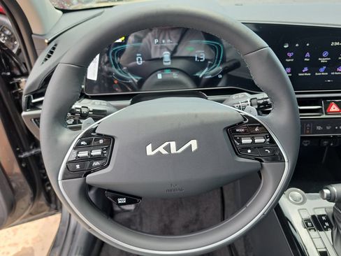 New 2026 Kia Niro FWD image 30