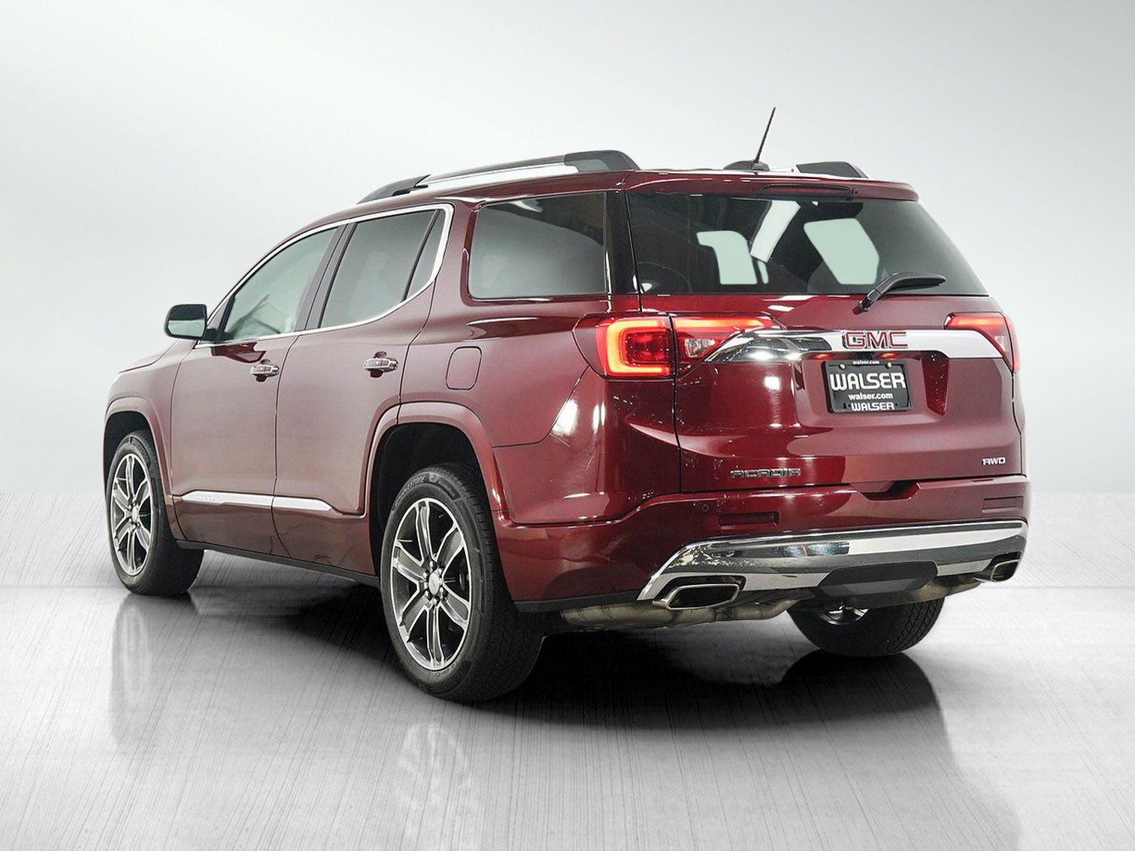Used 2017 GMC Acadia Denali w/ Technology Package AWD/4WD image 3