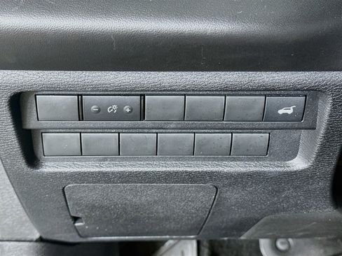 Used 2024 Mitsubishi Outlander SE FWD image 17