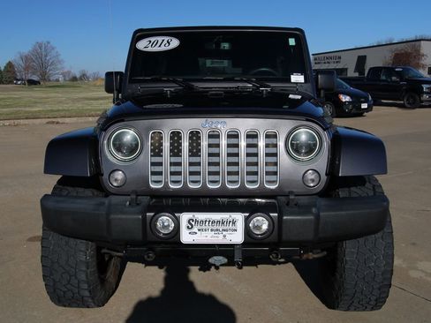 Used 2018 Jeep Wrangler Unlimited Sahara image 2