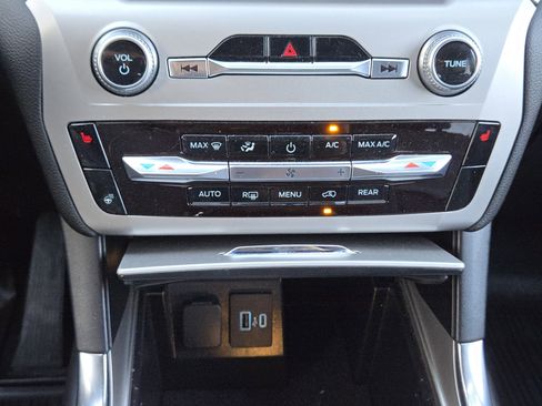 Used 2022 Ford Explorer XLT w/ Equipment Group 202A image 20