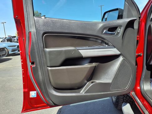 Used 2021 Chevrolet Colorado LT w/ Safety Package RWD image 21