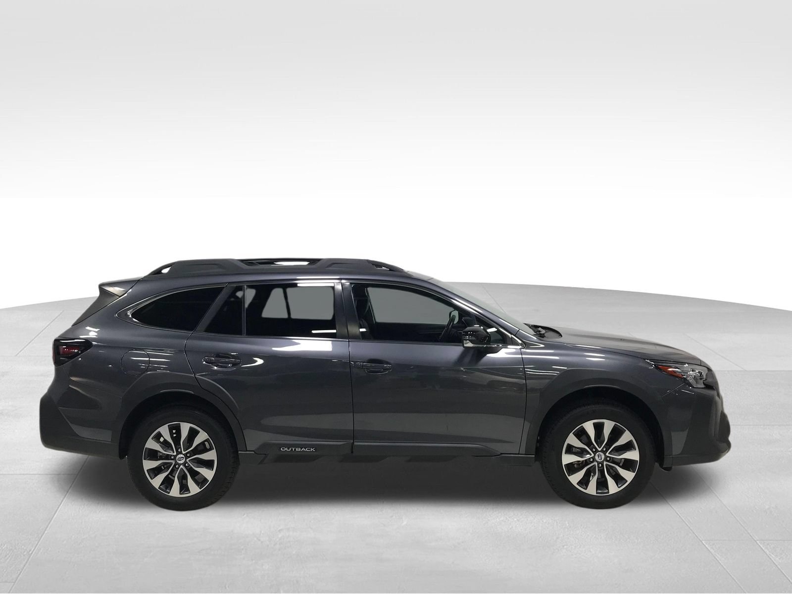 Used 2025 Subaru Outback Limited w/ Tech Package 3 AWD/4WD image 3