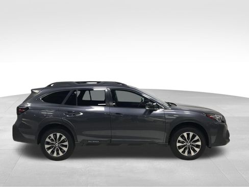Used 2025 Subaru Outback Limited w/ Tech Package 3 AWD/4WD image 3