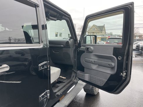 Used 2007 Jeep Wrangler Unlimited Sahara image 8